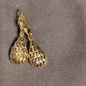 14K Gold pear shape earrings